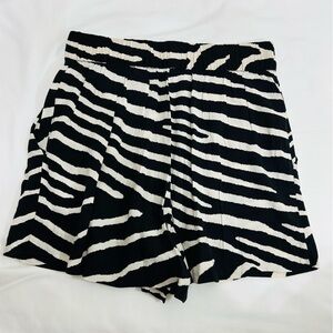 H & M‎ Shorts Size 6